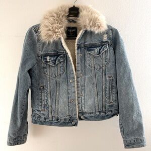 Abercrombie & Fitch jeans jacket with faux fur collar.